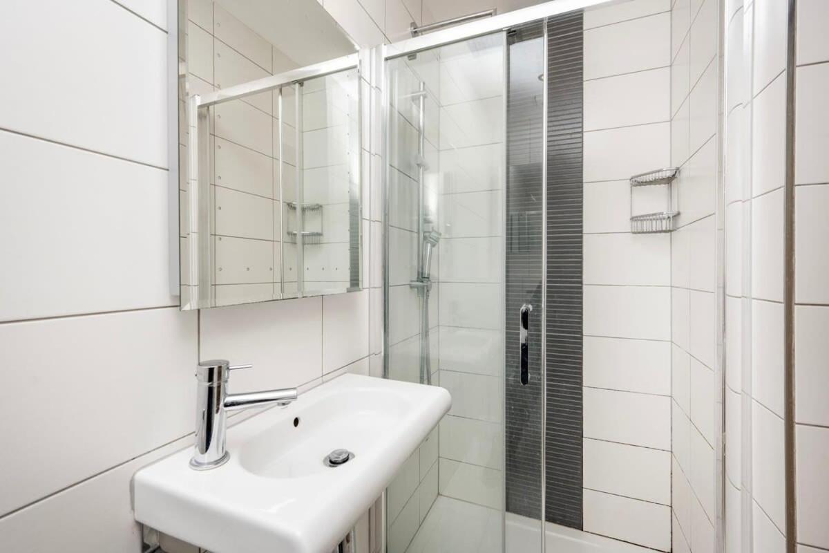 Charming Chelsea Studio Your Cozy Urban Retreat Londýn Exteriér fotografie